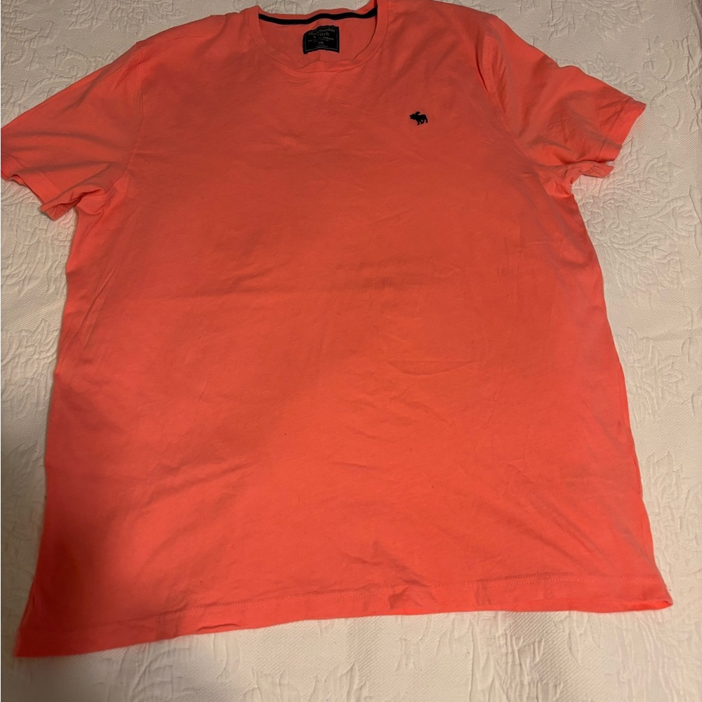 Abercrombie and Fitch men’s crew neck 100% cotton XXL. Perfect for spring.
